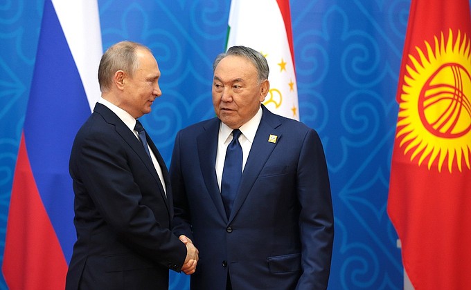 With President of Kazakhstan Nursultan Nazarbayev before the meeting of the Council of Heads of State of the Shanghai Cooperation Organisation (SCO).