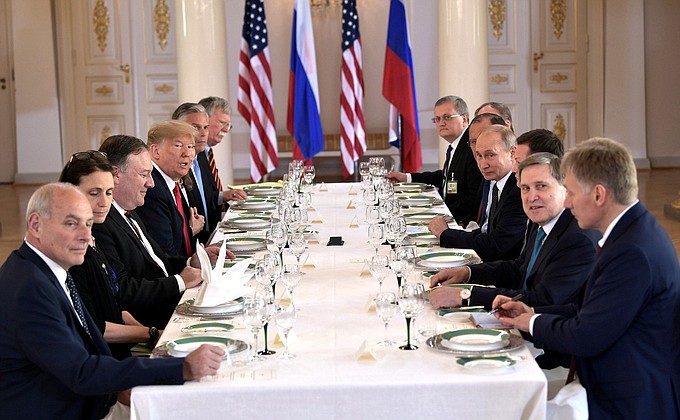 Russia-US talks with participation of delegation members at a working breakfast.