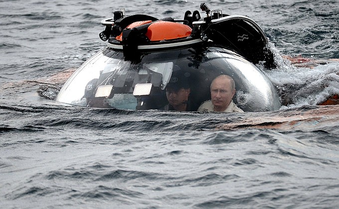 Vladimir Putin took part in a Russian Geographical Society expedition to examine ancient shipwrecks in the Black Sea.