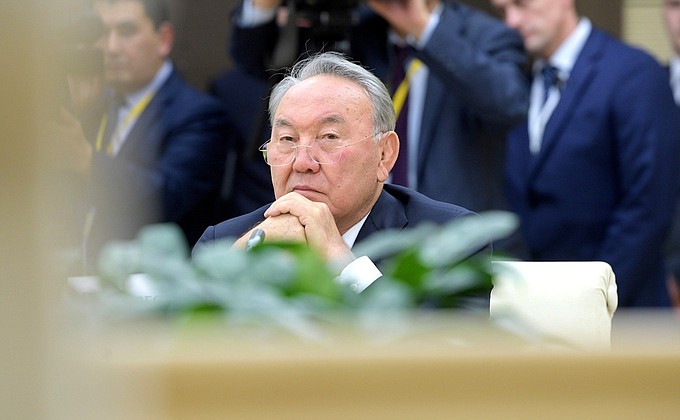 Президент Республики Казахстан Нурсултан Назарбаев на неформальной встрече глав государств СНГ.