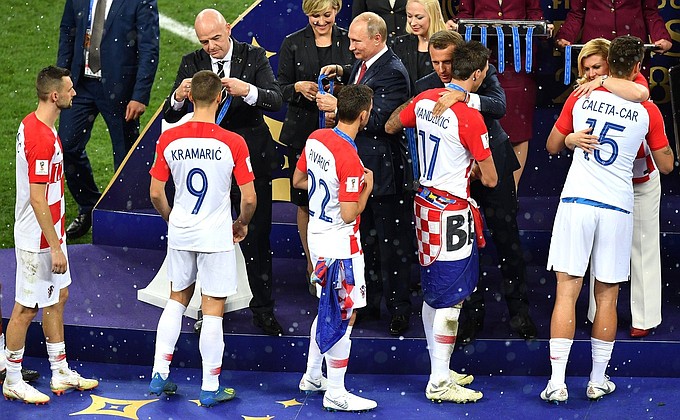 Награждение сборной Хорватии – серебряных призёров чемпионата мира по футболу 2018 года.