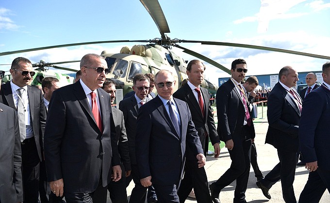 С Президентом Турции Реджепом Тайипом Эрдоганом во время посещения Международного авиационно-космического салона «МАКС-2019».