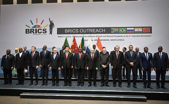 Participants in the meeting of BRICS leaders with delegation heads from invited African states and chairs of international associations.