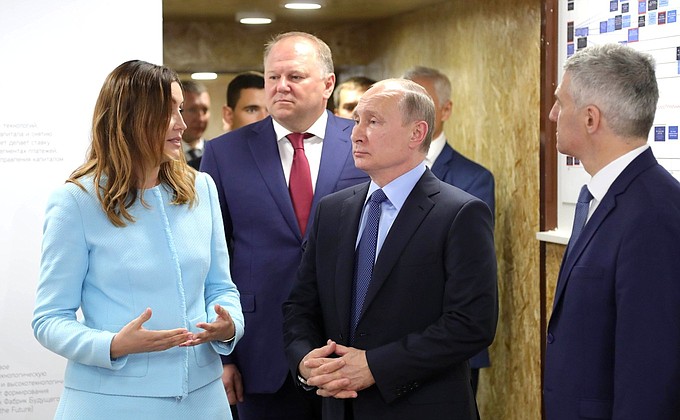 Vladimir Putin toured the exhibition of projects carried out with support from the Agency for Strategic Initiatives (ASI). With ASI General Director Svetlana Chupsheva.
