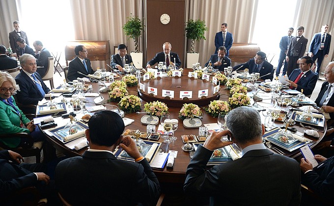 Working breakfast of heads of delegations taking part in the Russia-ASEAN Summit.
