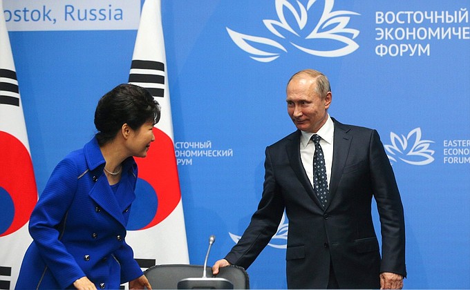 Перед заявлениями для прессы по завершении переговоров президентов России и Республики Корея.