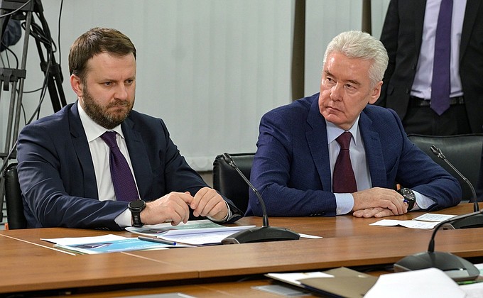 Presidential Aide Maxim Oreshkin (left) and Moscow Mayor Sergei Sobyanin at a meeting on the progress of the Moscow – St Petersburg high-speed rail project.