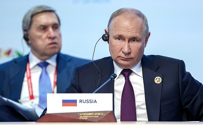 В ходе пленарного заседания саммита Россия – Африка.