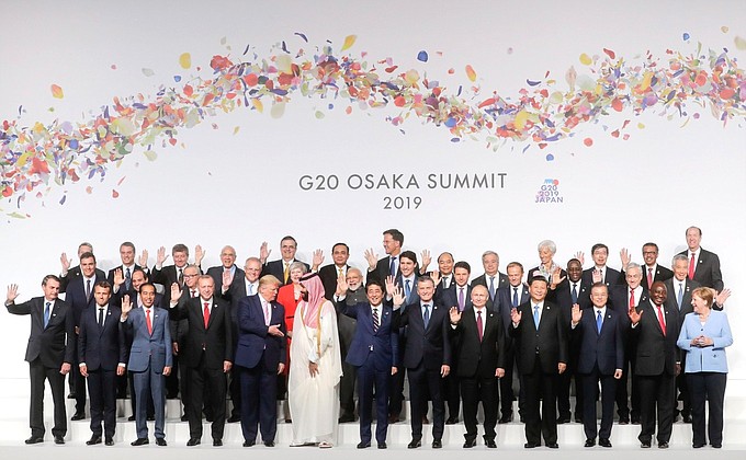 Joint photo session of the G20 summit participants.