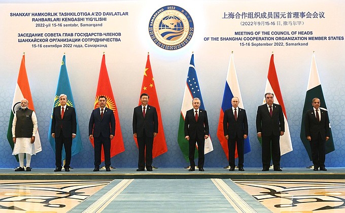 Family photo of the heads of delegations of SCO member states before the summit in restricted format.