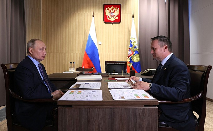 With Governor of the Novgorod Region Andrei Nikitin.