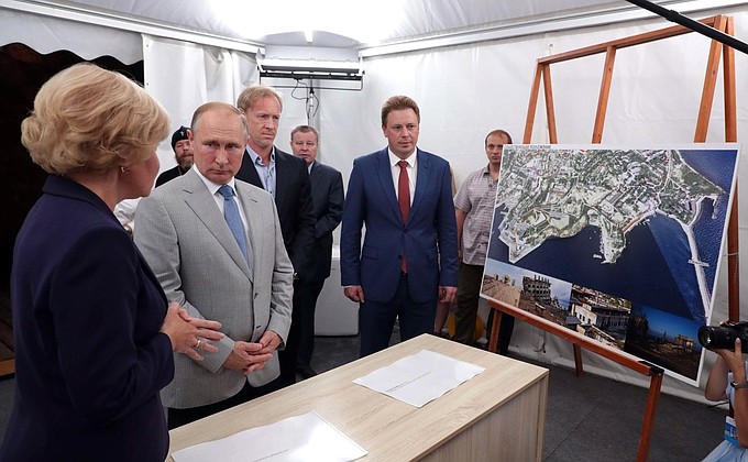 Deputy Prime Minister Olga Golodets and Sevastopol Governor Dmitry Ovsyannikov informed Vladimir Putin on progress made in a project for museum and theatrical educational complexes in Sevastopol.