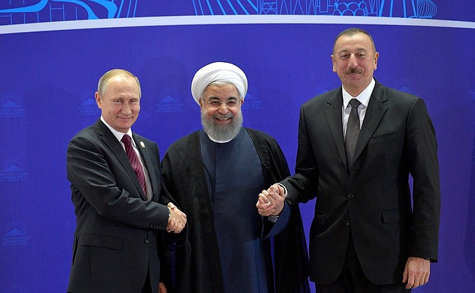 С Президентом Исламской Республики Иран Хасаном Рухани и Президентом Азербайджанской Республики Ильхамом Алиевым.