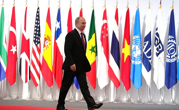 Перед началом первого рабочего заседания глав делегаций стран – участниц «Группы двадцати», приглашённых государств и международных организаций.
