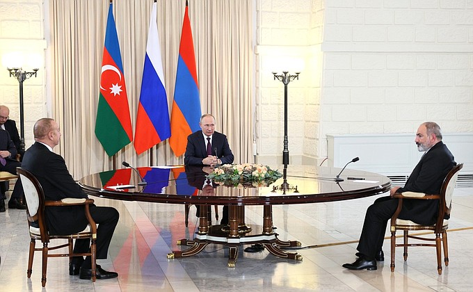 Трёхсторонние переговоры с Президентом Азербайджана Ильхамом Алиевым и Премьер-министром Армении Николом Пашиняном.