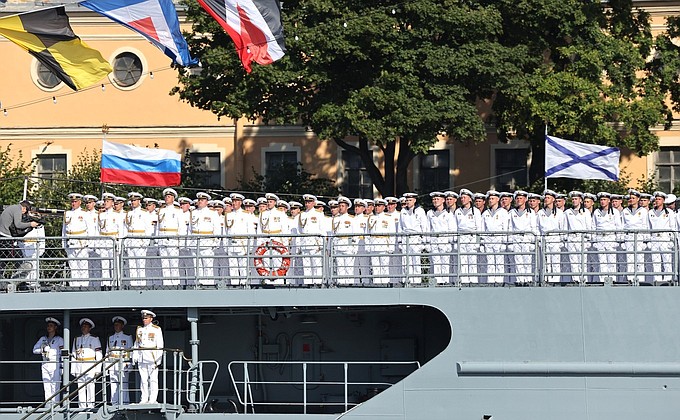 Before the beginning of the central part of the Main Naval Parade.