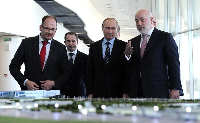 During the inspection of international terminal at Strigino airport. With Aeroporty Regionov CEO Yevgeny Chudnovsky, Presidential Plenipotentiary Envoy to the Volga Federal District Mikhail Babich and Renova CEO Viktor Vekselberg (left to right).