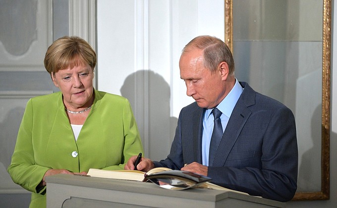 Before the start of Russian-German talks. Signing the distinguished visitors’ book at the Meseberg residence. With Federal Chancellor of Germany Angela Merkel.