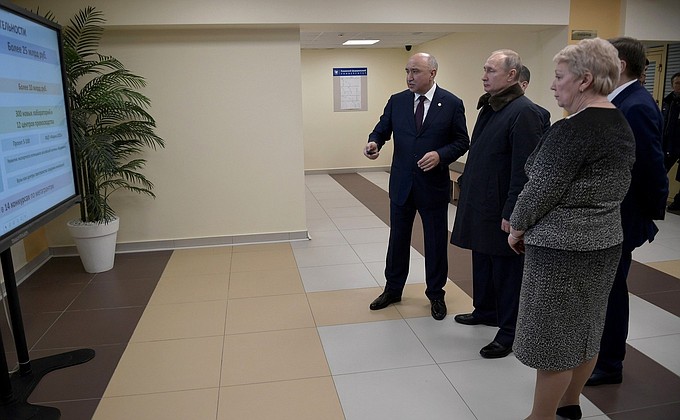 During a visit to the Institute for Fundamental Medicine and Biology of Kazan Federal University. With University rector Ilshat Gafurov (left) and Minister of Education and Science Olga Vasilyeva.