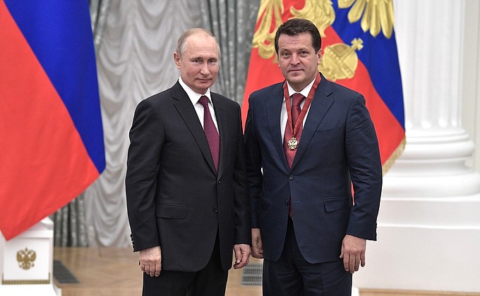 Орденом «За заслуги перед Отечеством» III степени награждён мэр Казани Ильсур Метшин.