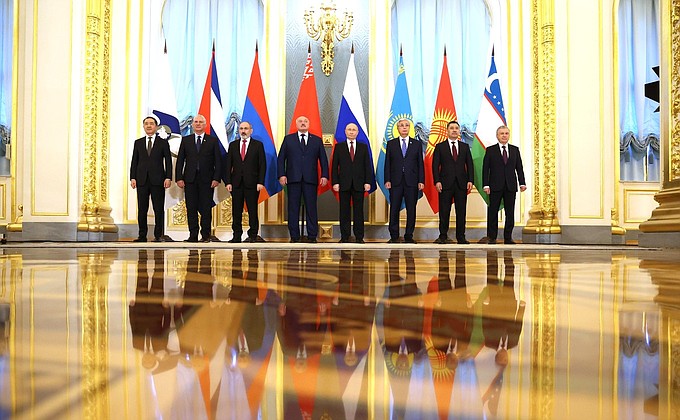 Joint photo session of the heads of delegations participating in the anniversary meeting of the Supreme Eurasian Economic Council.