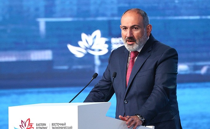 Prime Minister of Armenia Nikol Pashinyan at the Eastern Economic Forum plenary session.