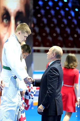 Церемония награждения победителей и призёров VI юношеского турнира по дзюдо памяти заслуженного тренера России Анатолия Рахлина.