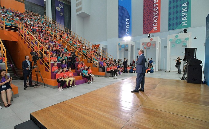 Vladimir Putin congratulated the Sirius Educational Centre’s students and all Russian students on Knowledge Day.