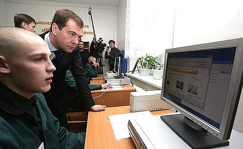 В компьютерном классе Вологодской воспитательной колонии.