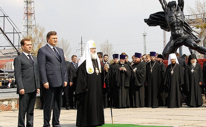 At the memorial to the first victims of the Chernobyl disaster. With President of Ukraine Viktor Yanukovych and Patriarch Kirill of Moscow and All Russia.