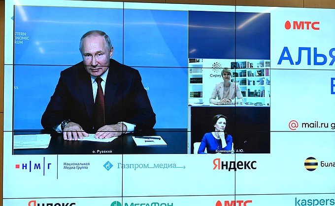 Владимир Путин в режиме видеоконференции принял участие в церемонии подписания «Добровольных обязательств» компаниями – учредителями российского Альянса по защите детей в цифровой среде.
