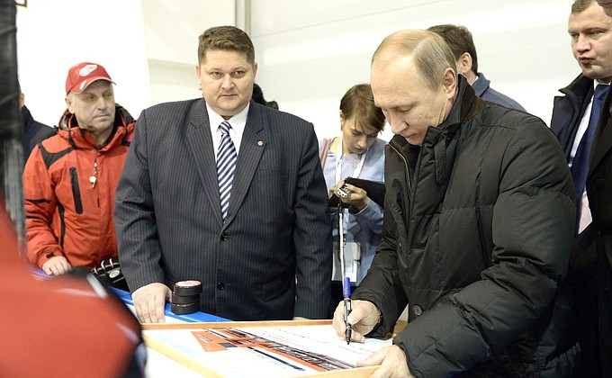 Visiting the Presidentsky Sports Centre. Vladimir Putin signs a commemorative document for the sports centre’s organisers and builders.