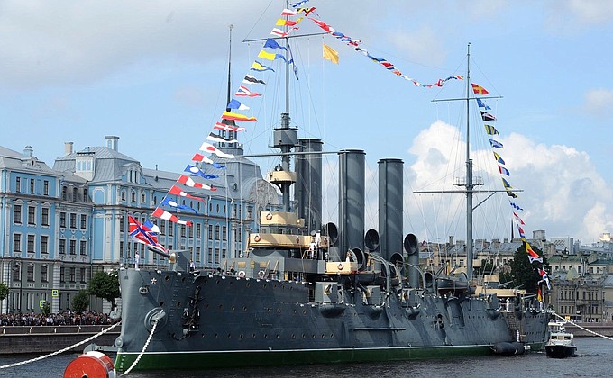 Празднование Дня Военно-Морского Флота. Крейсер «Аврора».