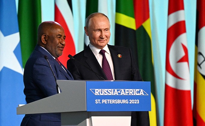 Following the second Russia-Africa Summit Vladimir Putin and Chairperson of the African Union and President of the Union of the Comoros Azali Assoumani made statements for the media.