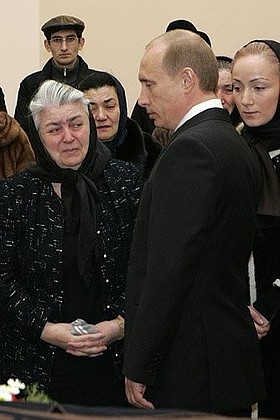 Церемония прощания с первым президентом Кабардино-Балкарии Валерием Коковым. Слева – вдова Валерия Кокова Виолетта Таубиевна.