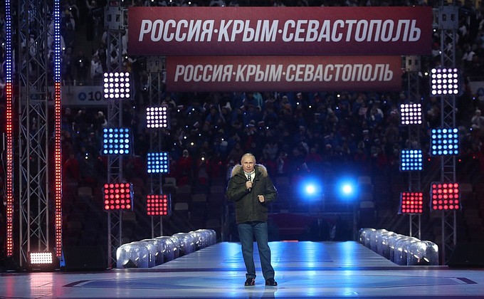 Владимир Путин выступил на праздничном мероприятии в Лужниках в рамках проведения Дней Крыма в Москве.
