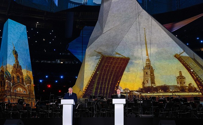 Vladimir Putin and President of Belarus Alexander Lukashenko spoke at the concert held to mark the 80th anniversary of breaking the Nazi siege of Leningrad.