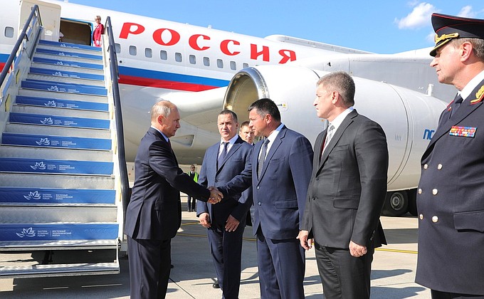 Владимир Путин прибыл с рабочей поездкой во Владивосток.