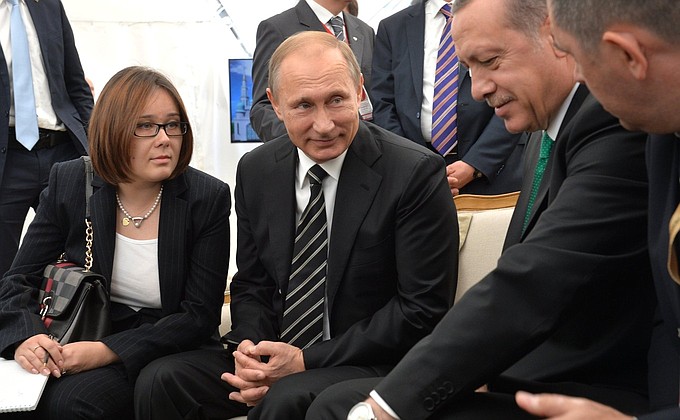 С Президентом Турции Реджепом Тайипом Эрдоганом перед церемонией открытия Московской соборной мечети после реконструкции.