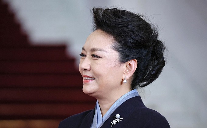Peng Liyuan, spouse of President of China Xi Jinping, during the official welcoming ceremony for the heads of delegations taking part in the Third Belt and Road Forum for International Cooperation.