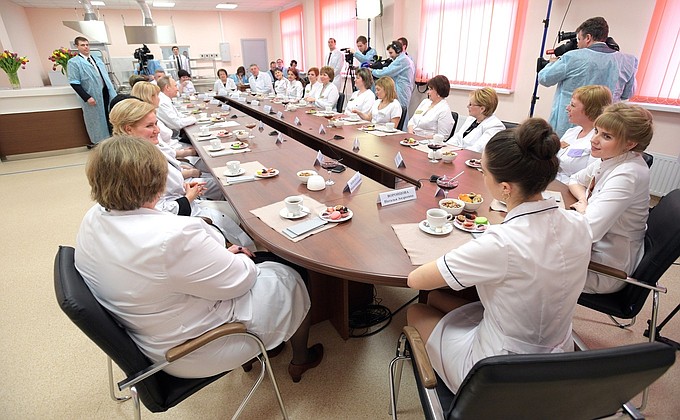While visiting the new perinatal centre at Bryansk City Hospital No. 1, Vladimir Putin had a brief conversation with the staff.