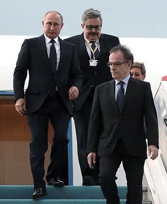 Vladimir Putin arrives in Turkey on a working visit. With Russian Ambassador to Turkey Alexei Yerkhov and Director General of Protocol of the Turkish Ministry of Foreign Affairs Sevki Mutevellioglu.