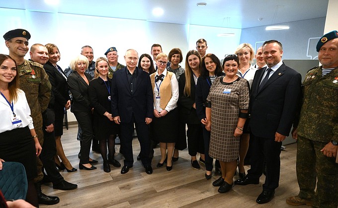 Visit to the Vozvrashcheniye Centre. With the centre’s staff, participants in the special military operation and members of their families.