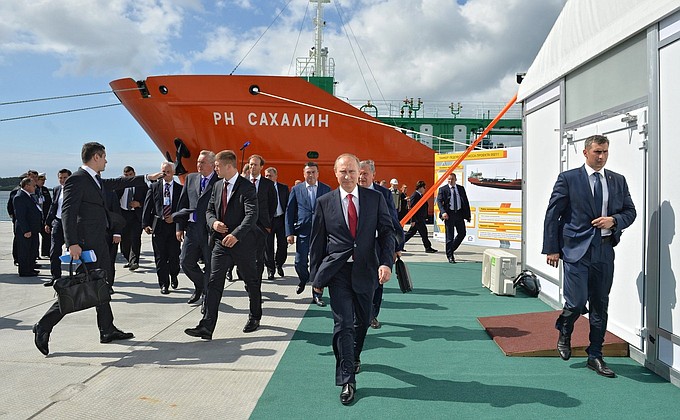 The President inspected the ice-class tanker Sakhalin.