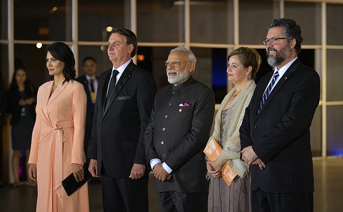 President of Brazil Jair Bolsonaro and his spouse, Prime Minister of India Narendra Modi and Minister of Foreign Affairs of Brazil Ernesto Araujo with his spouse before a concert on the occasion of the BRICS summit.