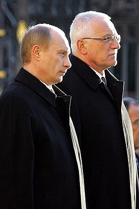 Official greeting ceremony. With Czech President Vaclav Klaus.