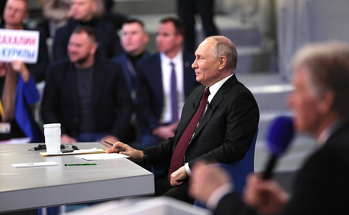 Во время программы «Итоги года с Владимиром Путиным».