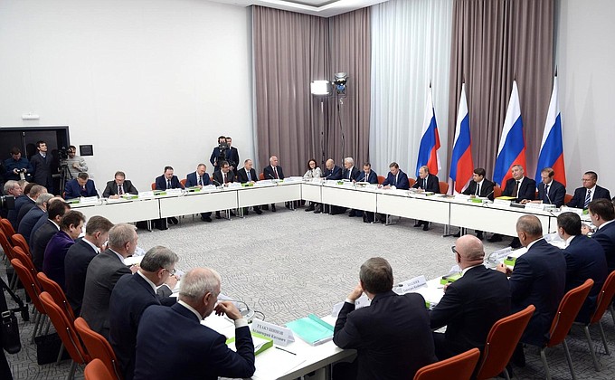 Заседание президиума Госсовета по вопросу реализации государственной политики в сфере импортозамещения в субъектах Российской Федерации.