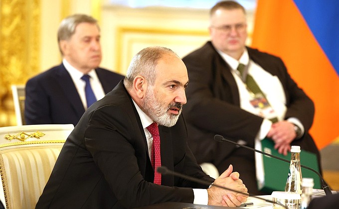 Премьер-министр Армении Никол Пашинян на заседании Высшего Евразийского экономического совета в узком составе.