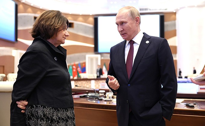 Vladimir Putin spoke briefly with UN Under-Secretary-General Rosemary DiCarlo following the expanded-format meeting of the SCO Heads of State Council.